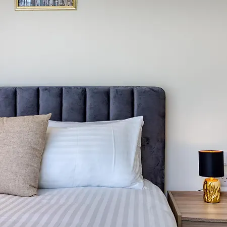 Apartment Exquisite In Mercury Towers By 360 Estates