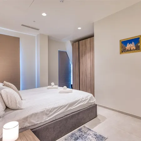 Apartment Exquisite In Mercury Towers By 360 Estates *