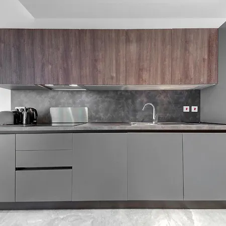 Apartment Exquisite In Mercury Towers By 360 Estates